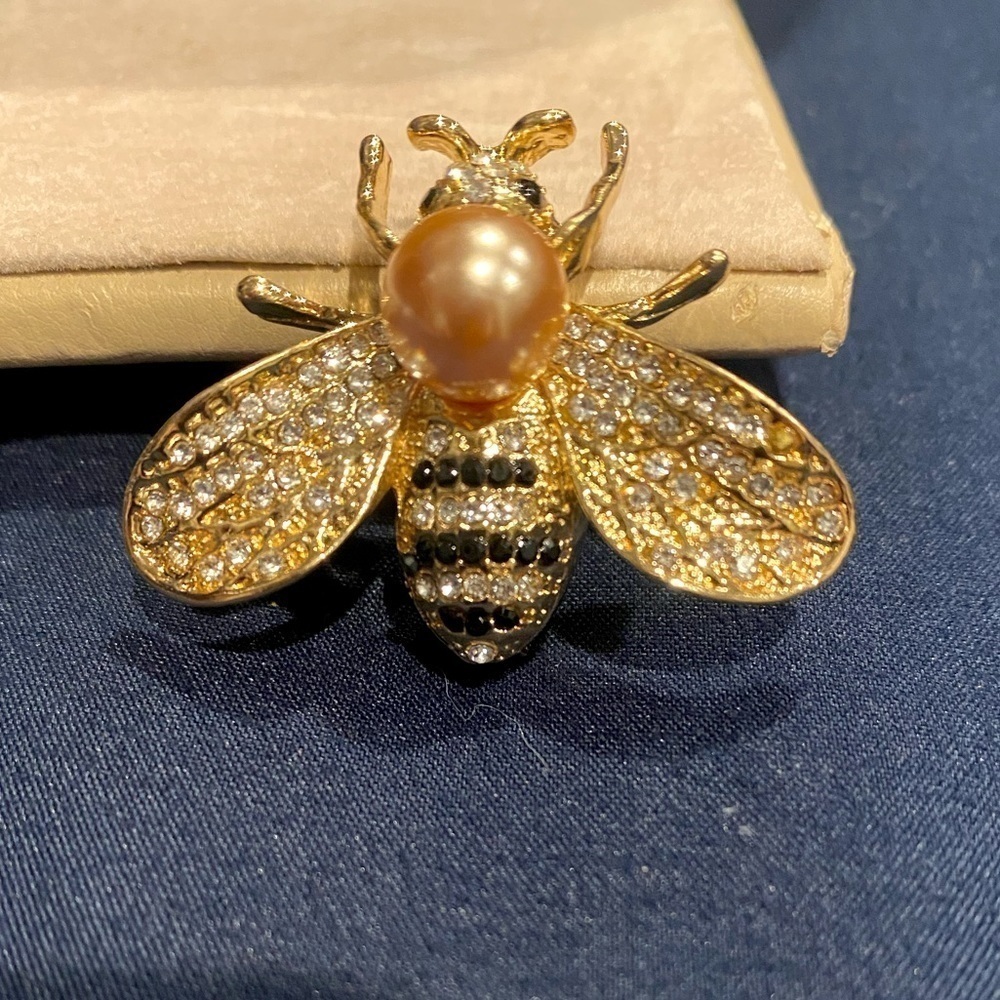 Queen Bee gold & rhinestone brooch w/elegant tan pearl center, honeybee, NEW